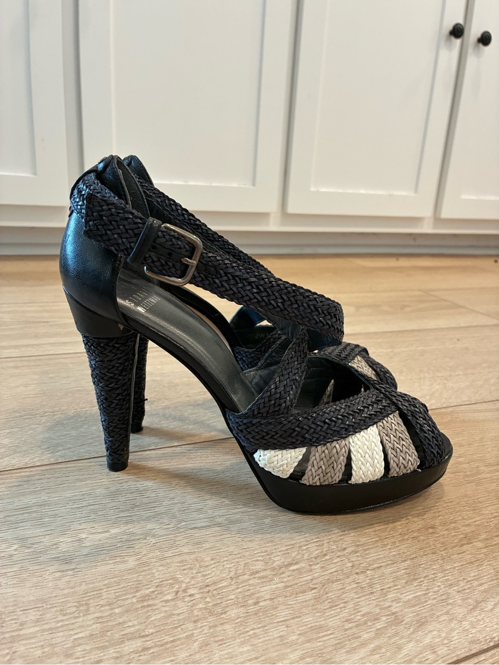 Stuart Weitzman Women’s Bradford Woven Leather Peep Toe Heel Size 9.5